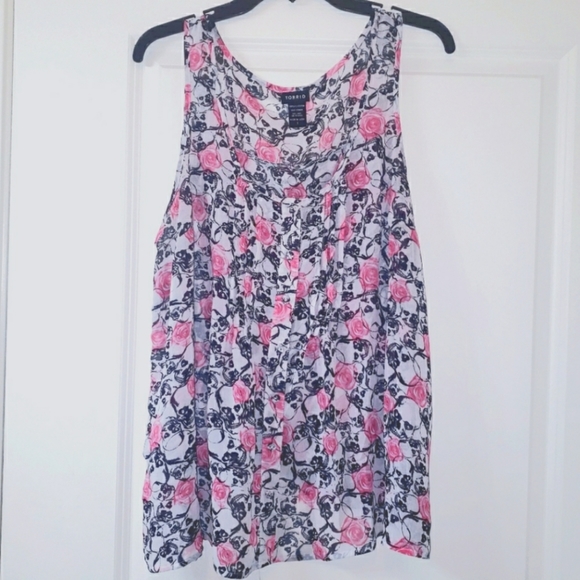 Torrid Skulls and Roses Tank With Tulip back Cami top - Picture 4 of 4